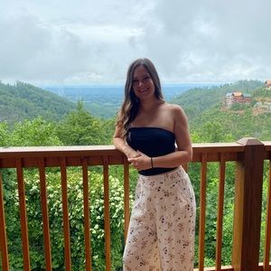 Meet your Posher, Caitlyn